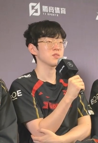 png电子平台都九年了！Scout：继续加油 谢谢粉丝们支持 祝她们身体健康