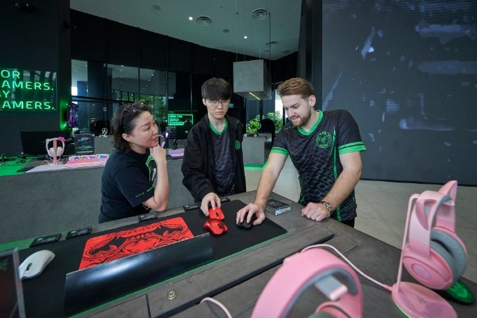 两款游戏的传奇！ Razer正式发布了Faker和Niko的照片