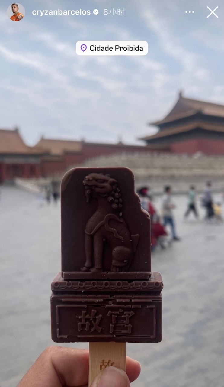 游遍中国大好河山，泰山外援克雷桑携女友打卡故宫