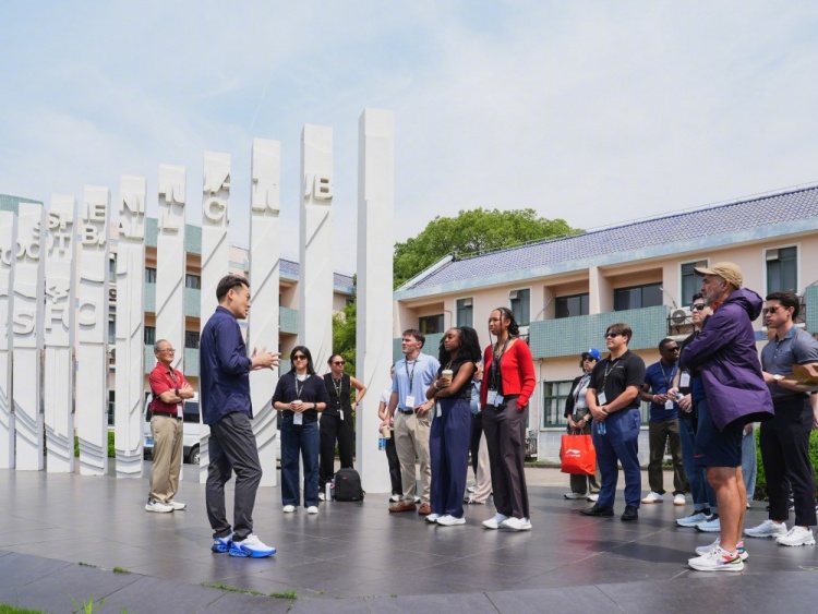 美国南加州大学安纳伯格学院赴中访学团，来到上海申花参观访问