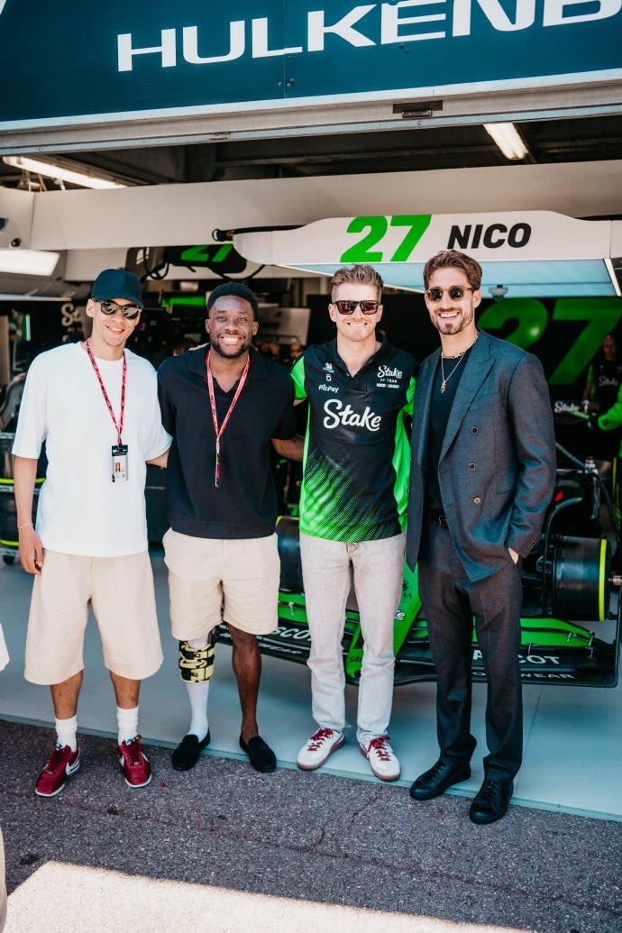 F1碰上足球⚽🏎️穆西亚拉、戴维斯、特拉普造访索伯车队