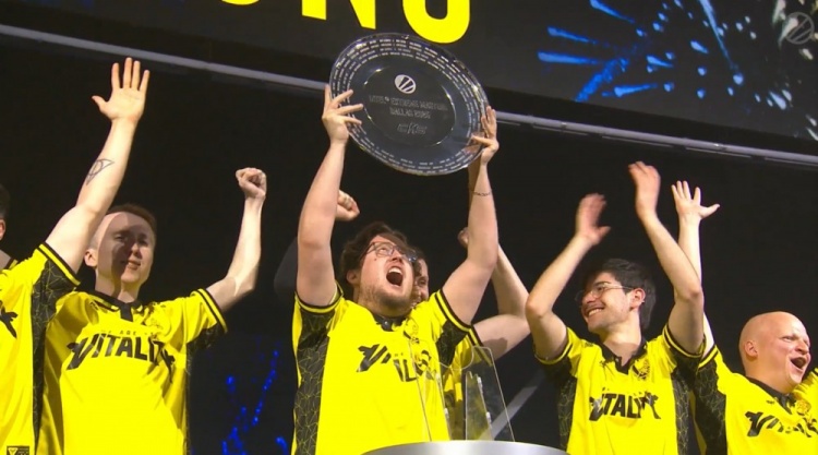 🎮30连胜！Zywoo统治级表现 小蜜蜂横扫MOUZ勇夺IEM达拉斯冠军