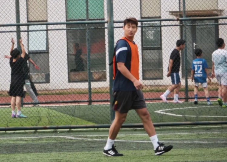 记者：郭田雨现身青岛野球场保持状态 与清莱联合同6月底到期