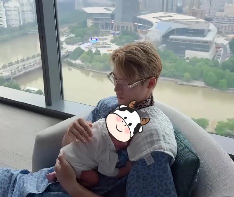 泰山球员陈蒲喜得双胞胎，社媒晒照：吾家有囍 好事成双❤️