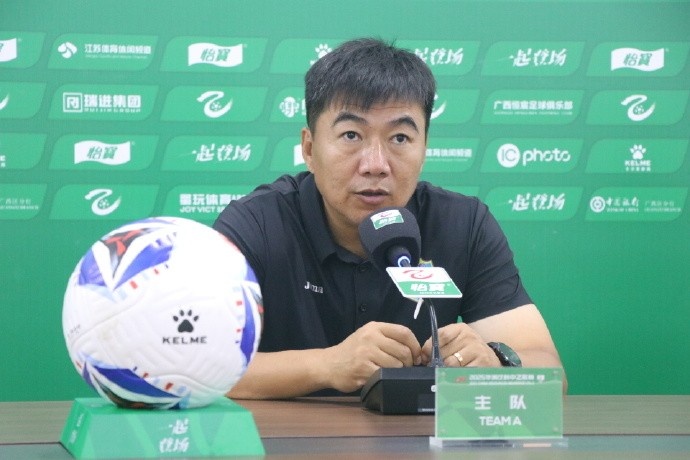 【中乙】广西恒宸主帅：感谢场地师傅一直在排积水 祝贺费尔南多