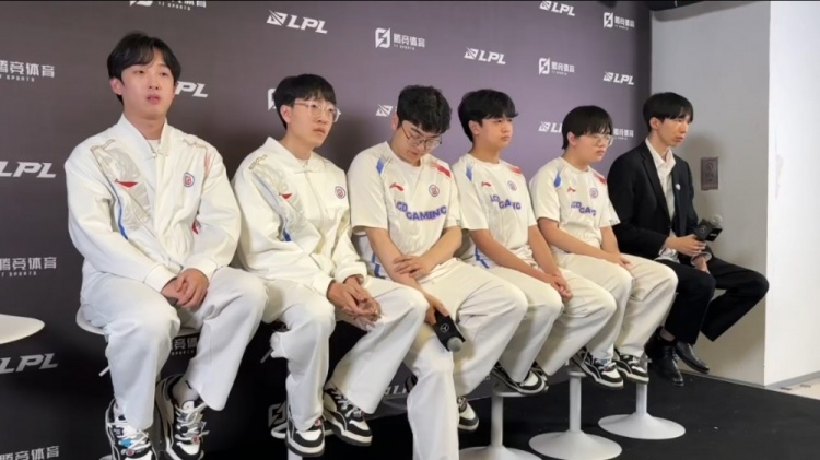 LGD赛后群访 教练：根据选手状态决定首发 第三赛段争取骑士之路