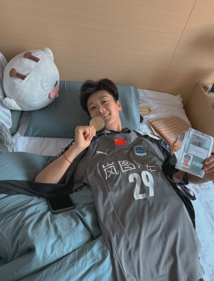 武汉女足门将丁旋报平安：静养一段时间 两三个月后又是好汉一条
