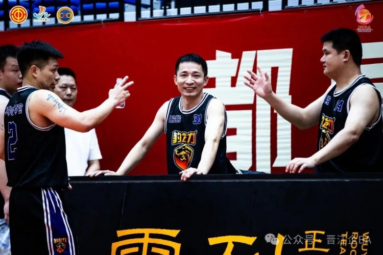 晋江企BA “双杰”56分 泉职大&卡尔美携手进16强 H组精彩继续！