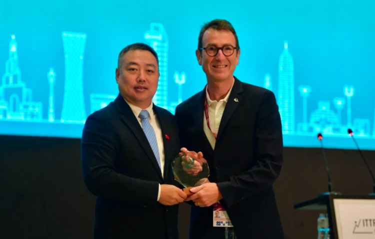 国际乒联代表大会在卡塔尔举行，中国乒协获得两项大奖👏