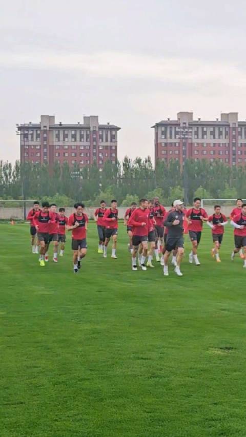 亚泰将士净月基地埋头苦练，全力适应苏帅训练思想