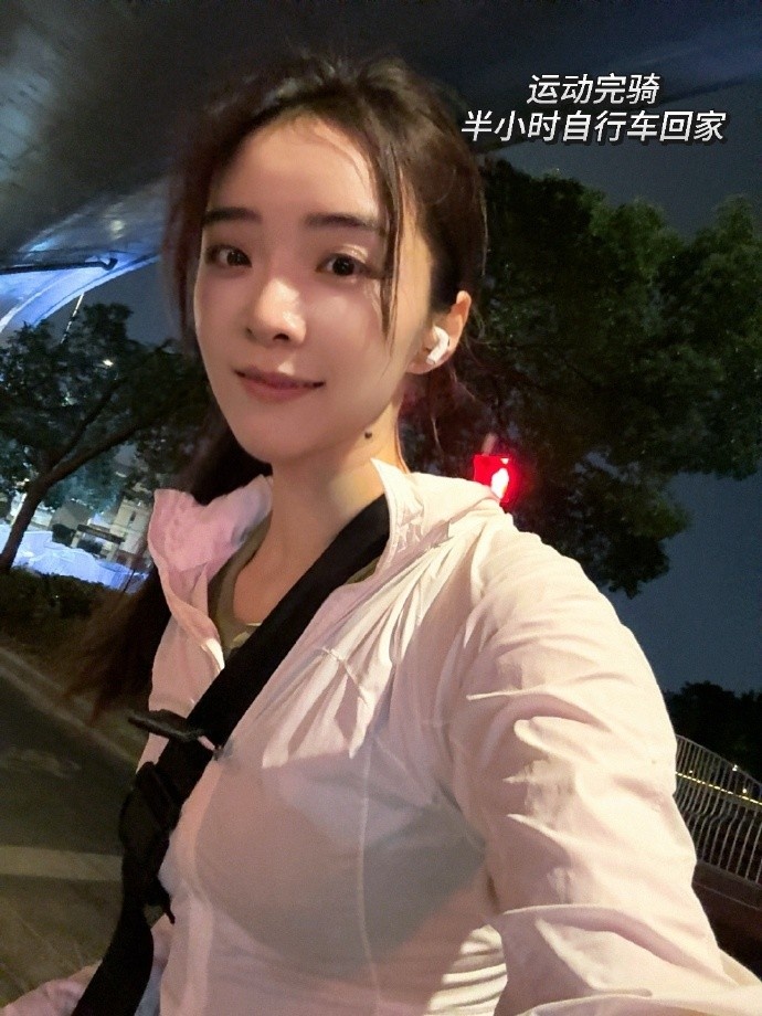 余霜分享运动照：从来没尝试过的Hyrox！运动完骑车🚵🏻
