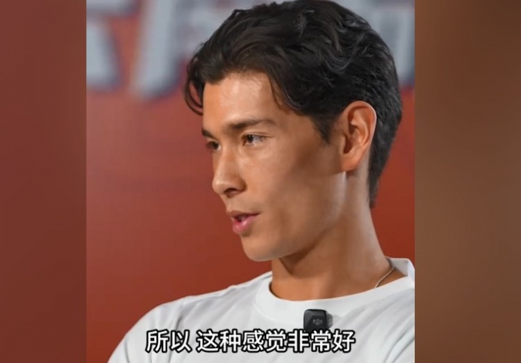 [足球]侯永永：妈妈在我小时候就教我唱国歌 现在云南玉昆每天