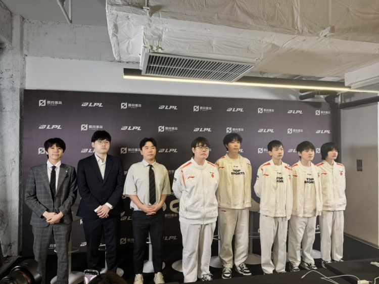 TES赛后群访 教练:今天大家状态不好失误多 一起努力准备后天比赛