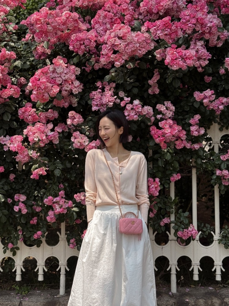LCK主持裴惠智晒照：六月来了🌷要开心呀~