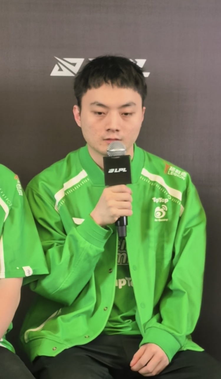 师傅你是做什么工作的？Light谈输出仅8411维鲁斯：玩到15分钟觉得Poke流更适合