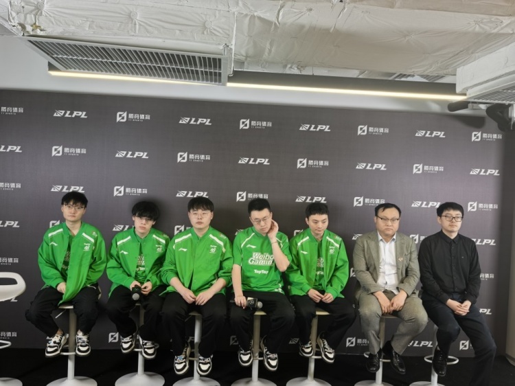 WBG赛后小组访谈教练：有两场比赛失去了优势 每个人都应该做出更清晰的游戏判断