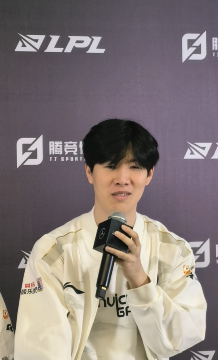 他好团队！TheShy谈放线去帮打野：经验最多掉一级 就去看一眼对方打野