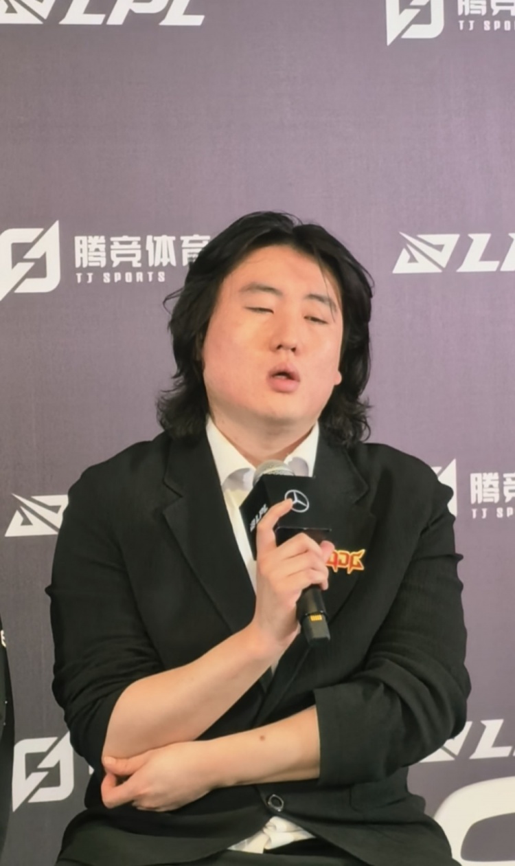 您不考虑人们是否会？ JDG教练：猫可以捆绑 包括以后的阶段
