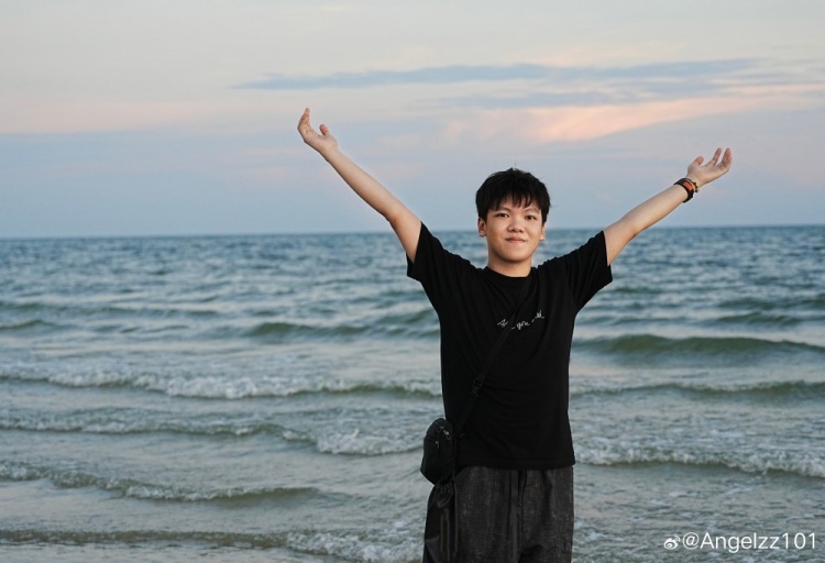 Angel分享旅游美景照片：来看海了，很美的夕阳