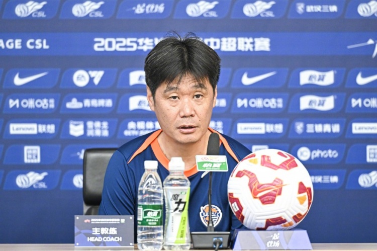 李霄鹏：这个间歇期队员们练习都比较尽力，期望明日竭尽全力