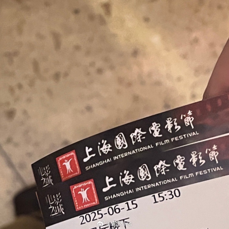 Xiran分享自拍照电影：赶上！我今天只拍了两部电影 你在看什么？
