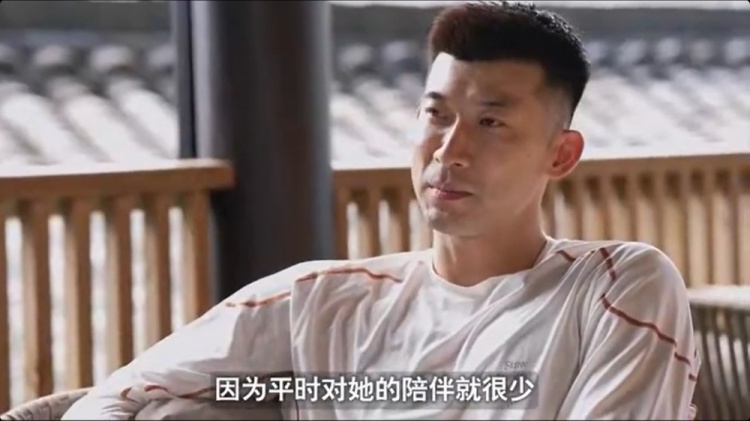 【球迷报道】刘殿座：这么多年一直和太太小孩是分居状态，一有时
