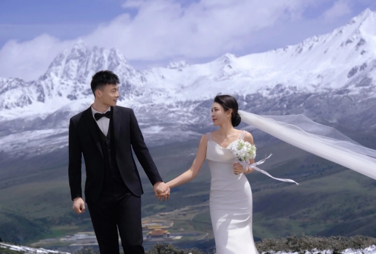 [推荐]️️撒狗粮！鄢手骐妻子晒二人的甜蜜婚纱照(图2)