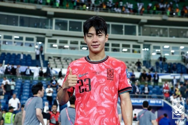[韩国]韩媒：退出东亚杯的全晋旴被称为洪明甫太子，12球领跑