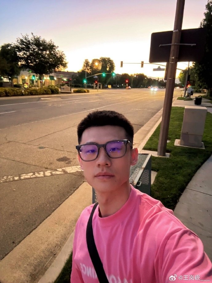【好看推荐】王岚嵚晒在美国的特训照：有好好训练 也有在好好生