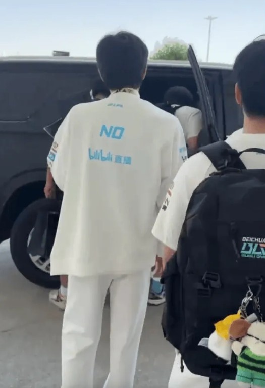 这几个意思BLG辅助队服ID印错,从ON变成了NO