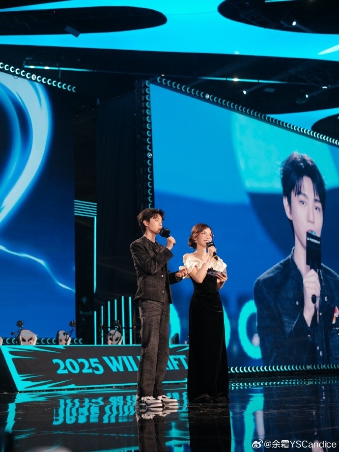 余霜分享LOL手游表演賽返圖：王俊凱的EZ五殺真的帥到我了！