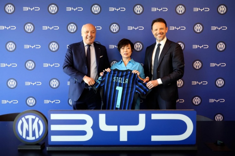 官方：国米&比亚迪达成全球汽车合作伙伴，提供70辆国米定制车辆