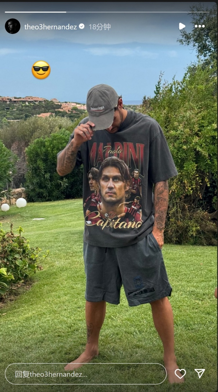 致敬传奇！特奥社媒晒身穿马尔蒂尼主题T恤照片
