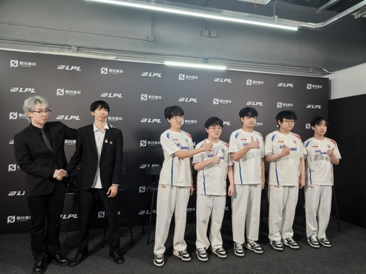 LGD賽后群訪教練：今天資源團以及資源置換的決策處理很快很好