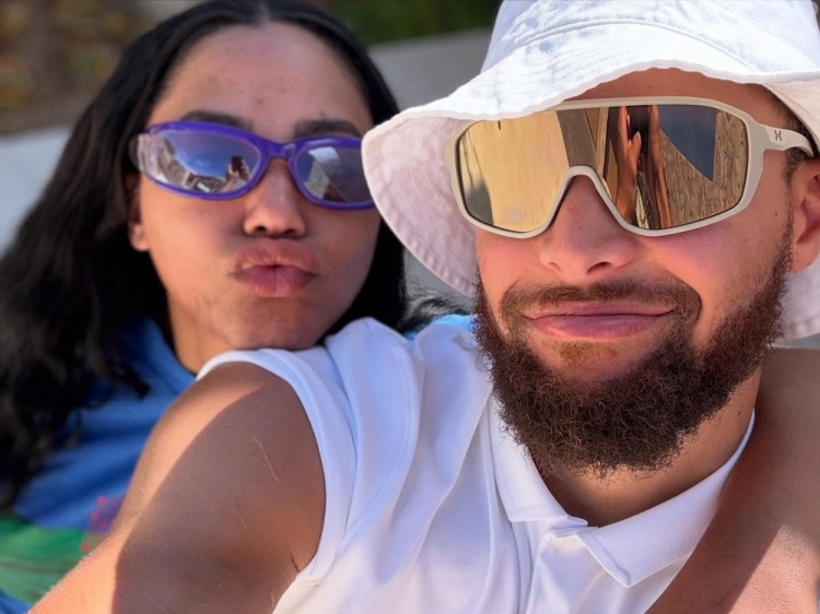 结婚14周年！库里深情表白妻子：现在的你比以往任何时候都美