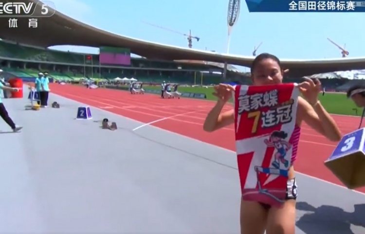 刷新PB！全锦赛女子400米决赛：莫家蝶51秒74夺冠，实现七连冠