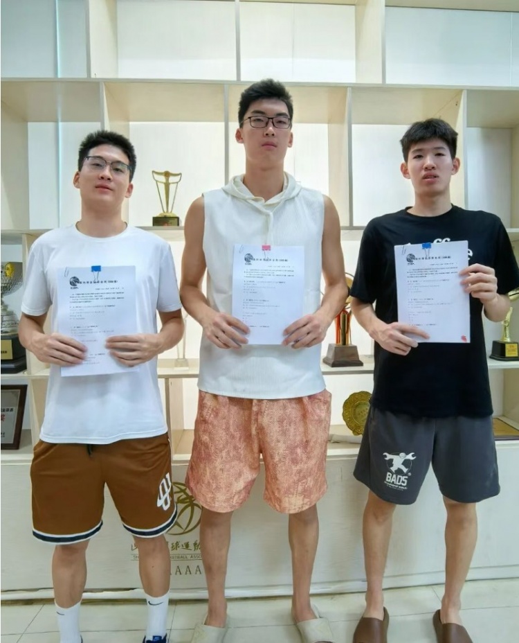 【有趣体育】山东男篮官宣与克里斯续约 与陈林坚以及5名小将完成签约(图2)