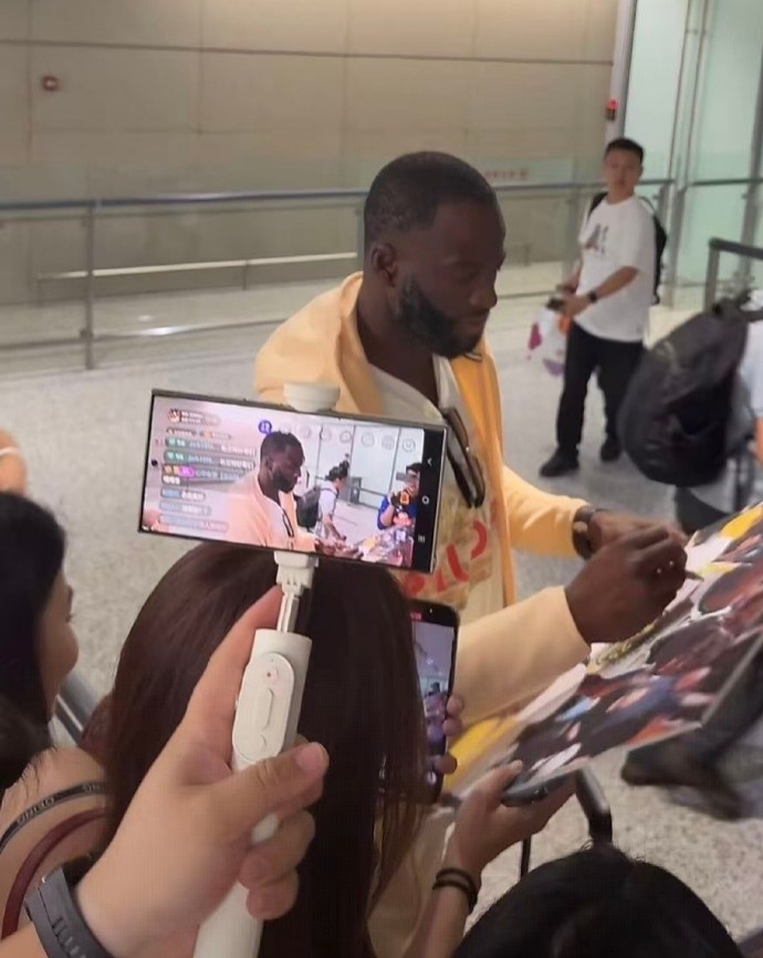[有道理嘛?]追梦格林抵达上海开启中国行 明晚将和陈泽文打百