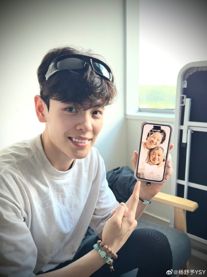 【CBA】杨舒予晒照：中秋快乐 乱七八糟的稀缺库存(图2)