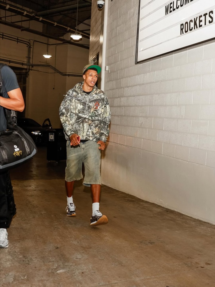 [球迷看点]穿衣也致敬小帅？贾巴里-史密斯晒出日常穿搭