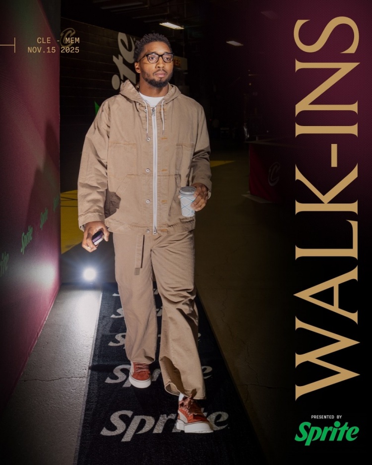 [森林狼]【今日NBA球员穿搭】坦普尔依旧西装笔挺 卡尔克布伦纳像球童