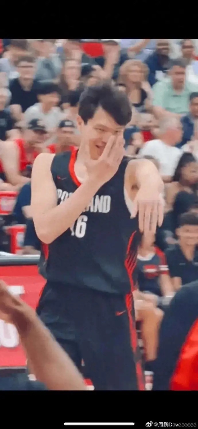 [好看推荐]键盘侠|杨瀚森“丑香”型打法吓跑老詹还用塑料英语调戏湖蜜(图8)