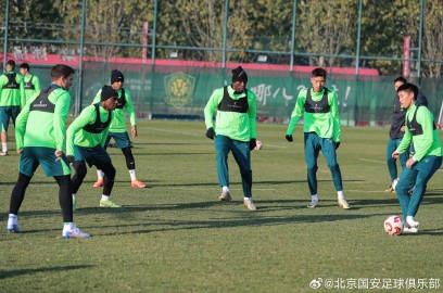 【球迷报道】这两天气温下降相当明显 大家在认真工作的同时，也