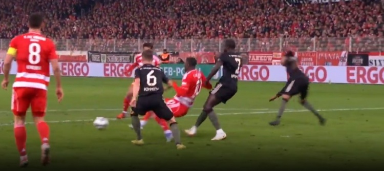 半场-拜仁暂3-1柏林联合 凯恩头球破门柏林联合2乌龙塔手球送点