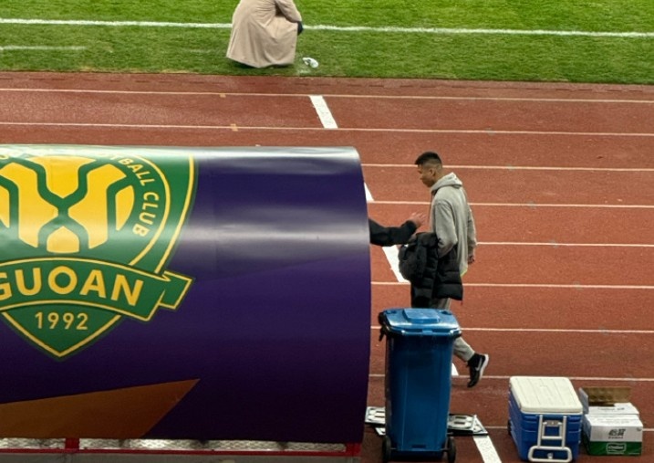 足协杯决赛遗憾伤退！博主：王刚经过简单检查后已回到替补席