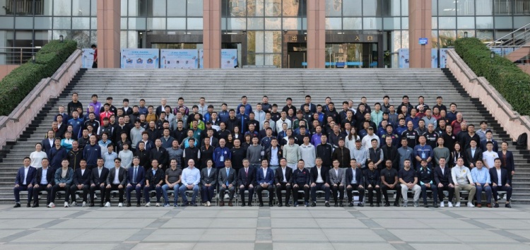 [球迷看点]中国足协年度教练研修班在广州召开，宋凯、许基仁出