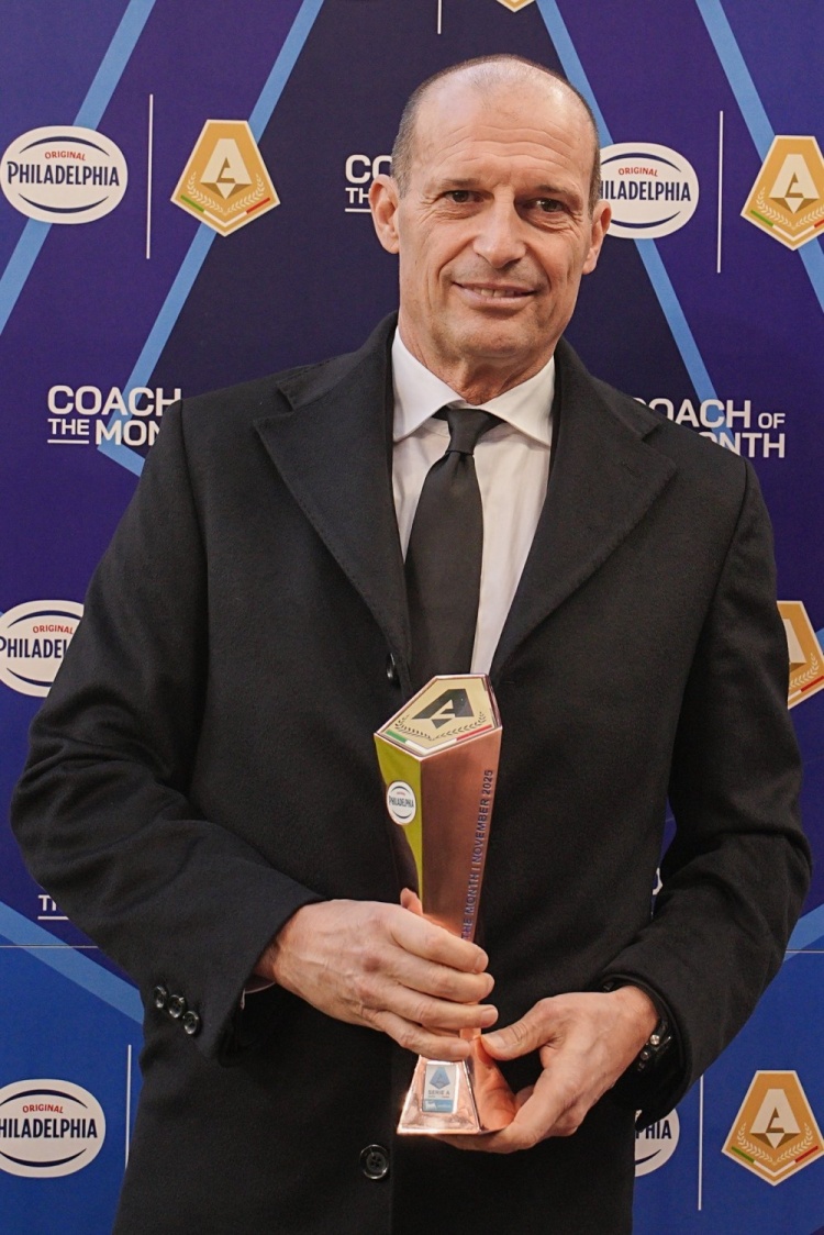 战绩3胜1平！阿莱格里赛前领取意甲11月最佳主帅奖杯