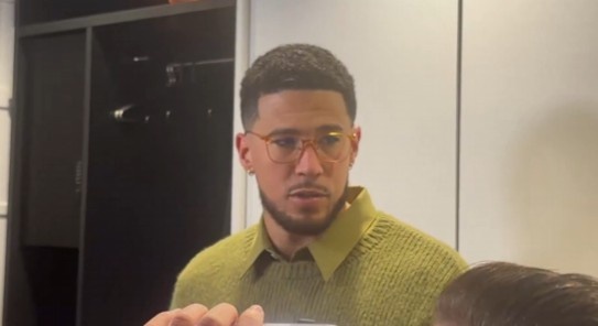 【体坛动态】布克⭐谈三分犯规：我得查查规则手册 但狄龙也被詹➡️姆斯撞倒了(图1)