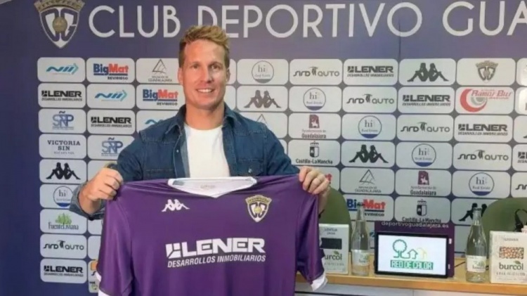 【球迷报道】国王杯迎战巴萨！CD瓜达拉哈拉总监：希望巴萨能派