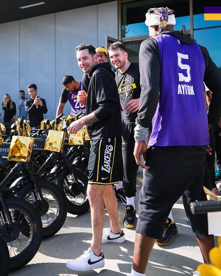 [看点来袭]雷迪克：东契奇总送出了❕103份礼物 我✨很期待